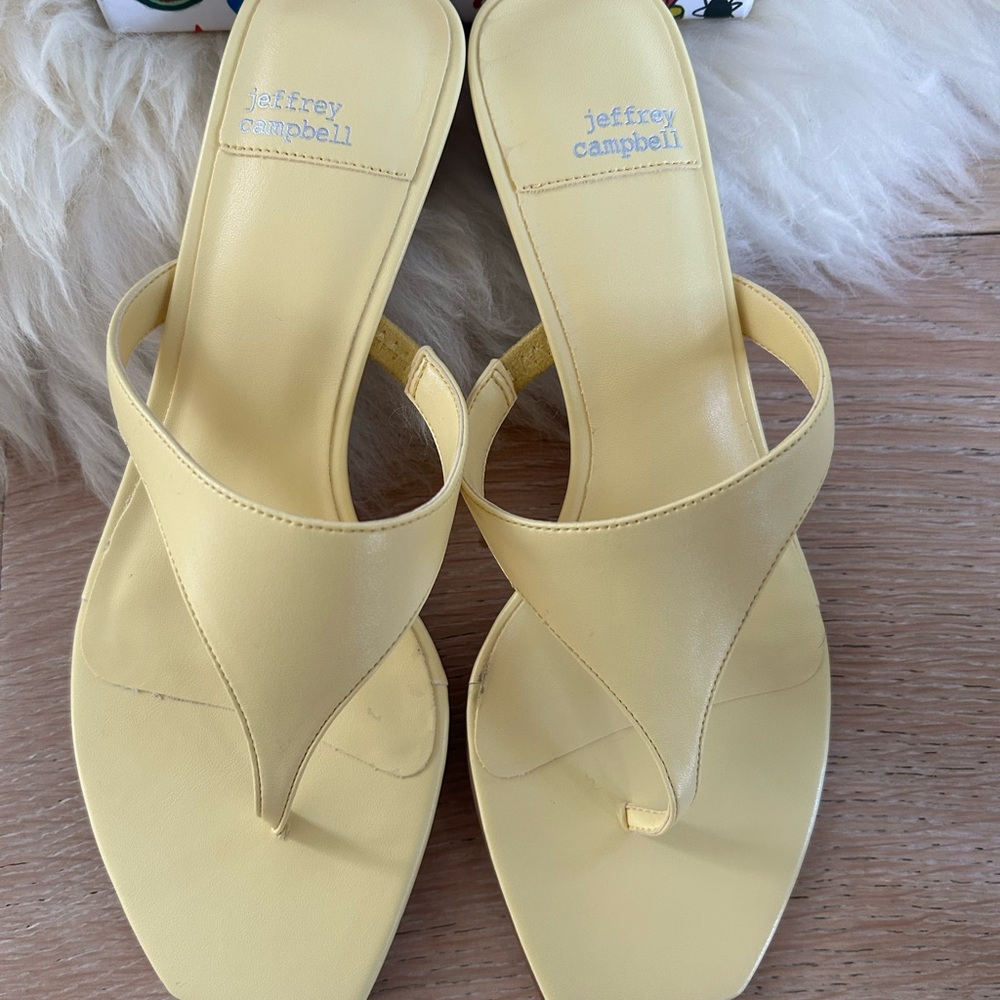 Jeffrey Campbell Yellow Thong Sandals - style Glenda NEW SKU: 88291489 SIZE: 7